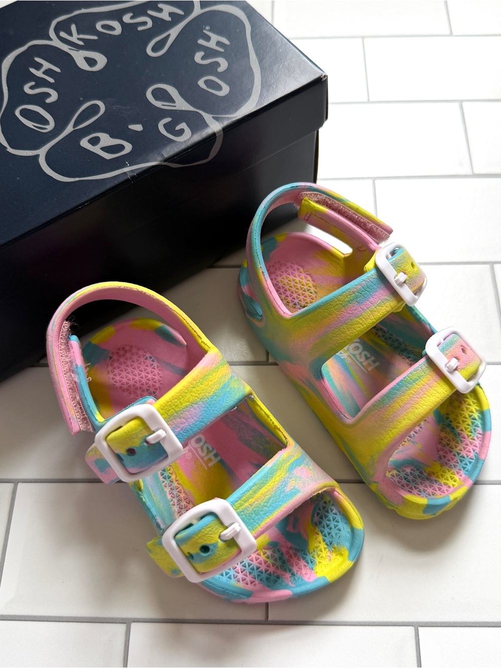 4🌈 OshKosh B'gosh Toddler Girl Rivar Rainbow Marble Tie Dye Buckle Strap Sandals